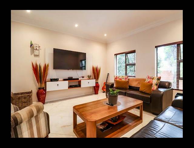 3 BEDROOM TOWNHOUSE FOR SALE IN MIDSTREAM ESTATE